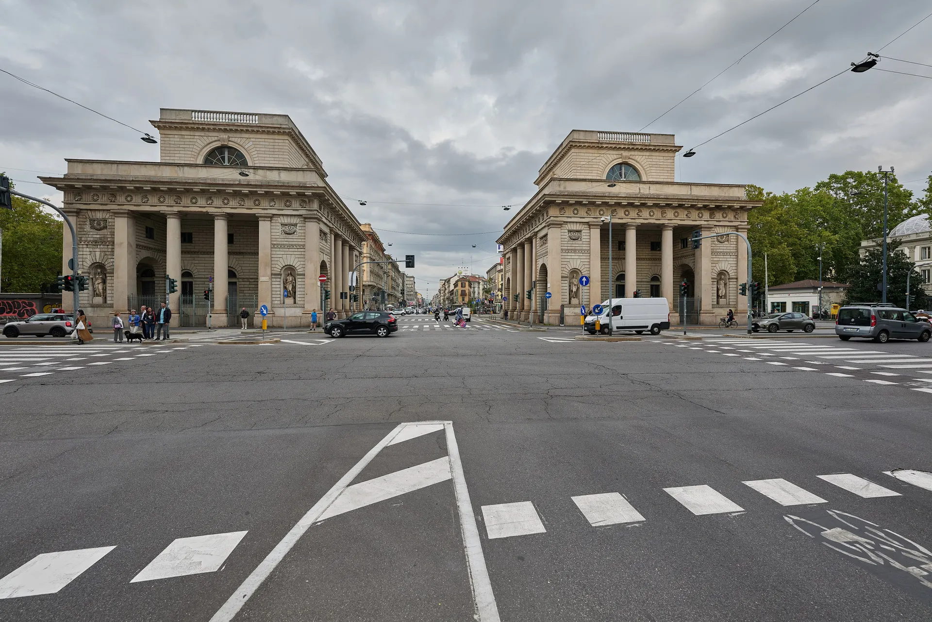 Piazza Oberdan e i caselli di Porta Venezia, a Milano